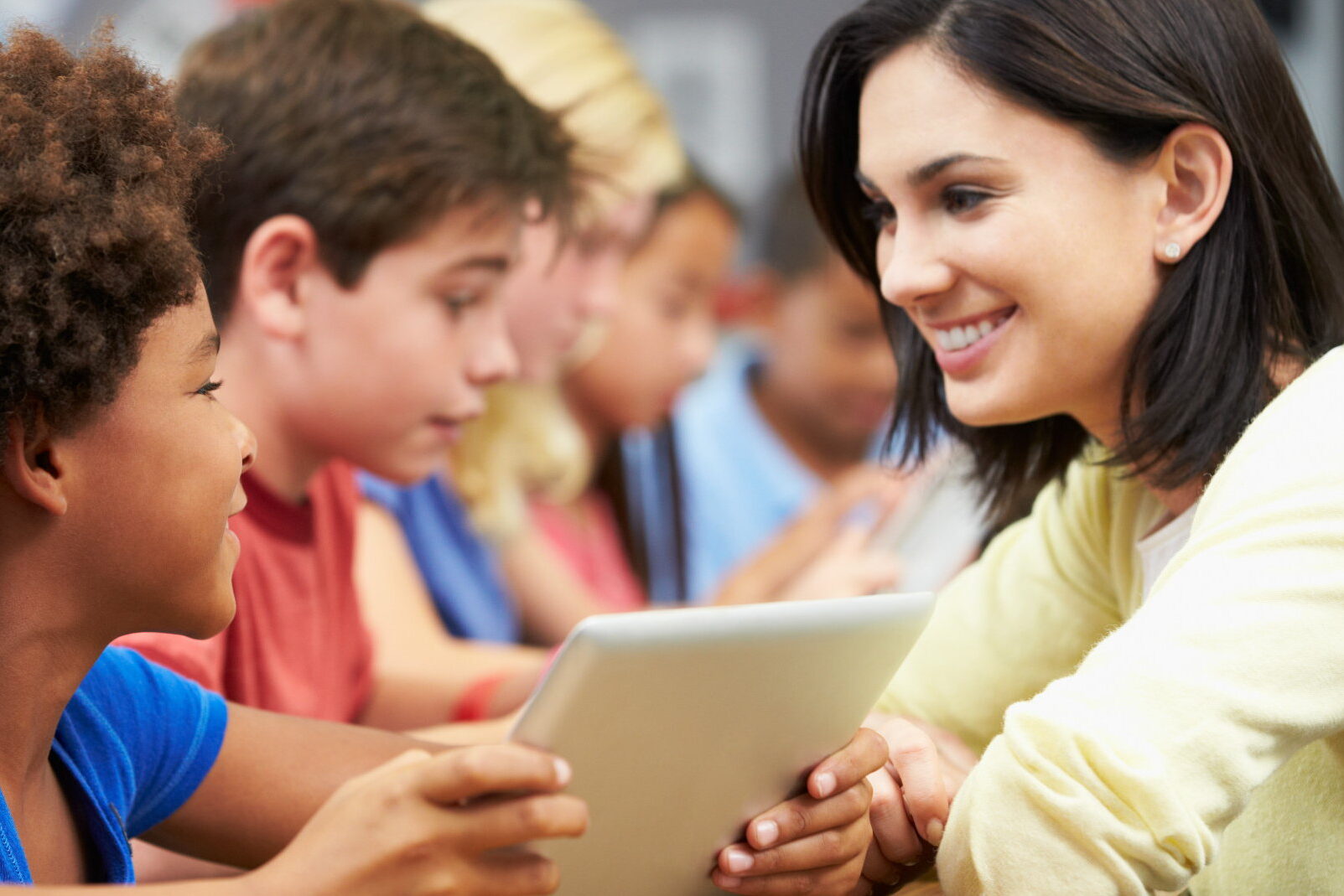 teacher_student_classroom_tablet